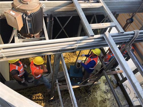 冷卻塔連接溢出水現象原因(冷卻塔冒水蒸汽是什么原因)